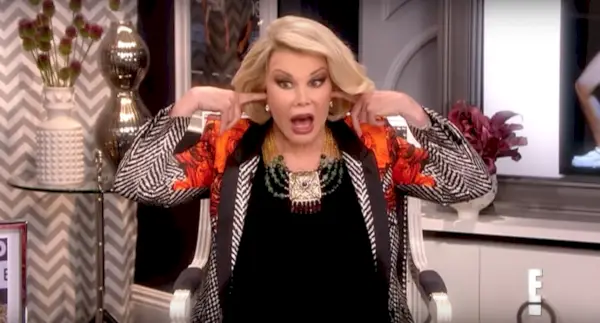 Joan Rivers over Modepolitie.