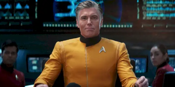 Anson Mount nel ruolo del Capitano Christopher Pike in Star Trek: Strange New Worlds