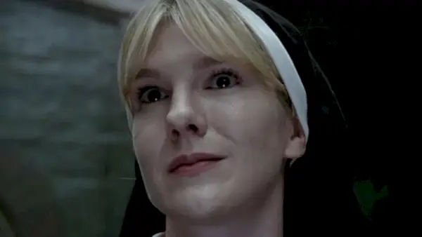 Americký hororový příběh Asylum Lily Rabe