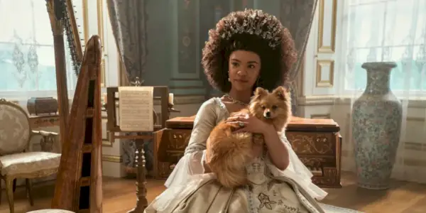 Queen Charlotte: A Bridgerton Story에서 젊은 샬롯 여왕 역을 맡은 인도 아마르테이피오