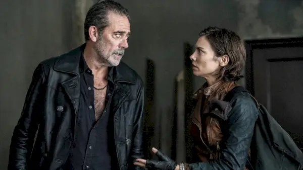 Negan (Jeffrey Dean Morgan) és Maggie (Lauren Cohan) szerepel