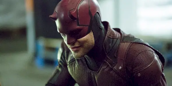 Charlie Cox amb el vestit de Daredevil a la temporada 3 de Daredevil