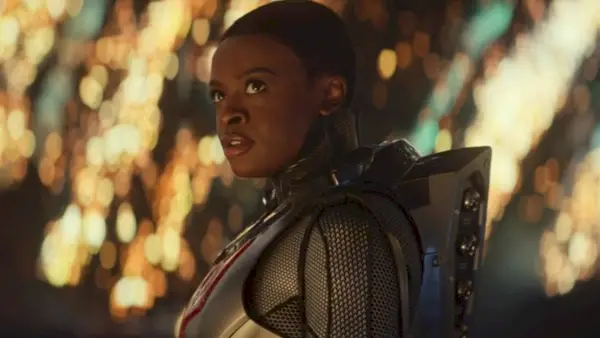 Image de Celia Rose Gooding dans le rôle d'Uhura dans une scène du