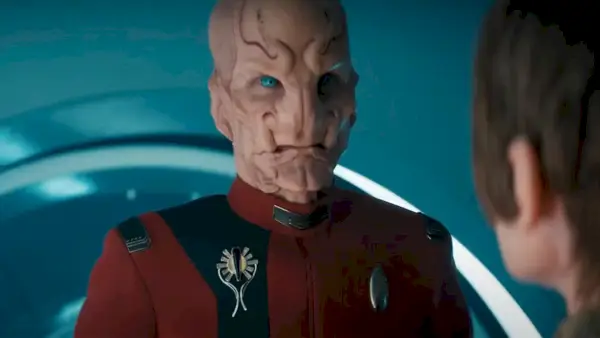 Doug Jones dans le rôle de Saru dans Star Trek : Discovery saison 5