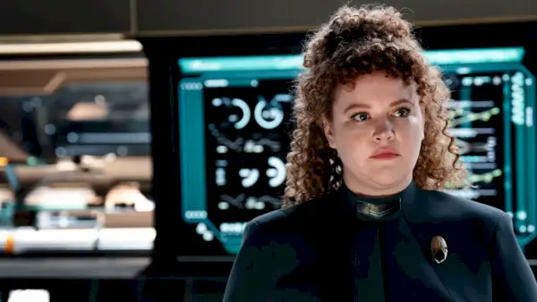 Mary Wiseman como Tenente Sylvia Tilly na 5ª temporada de Star Trek Discovery