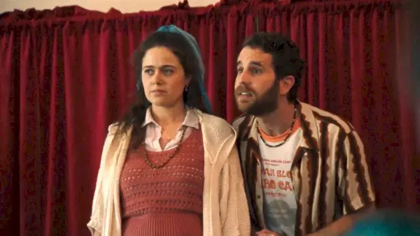 Ben Platt e Molly Gordon al campo teatrale