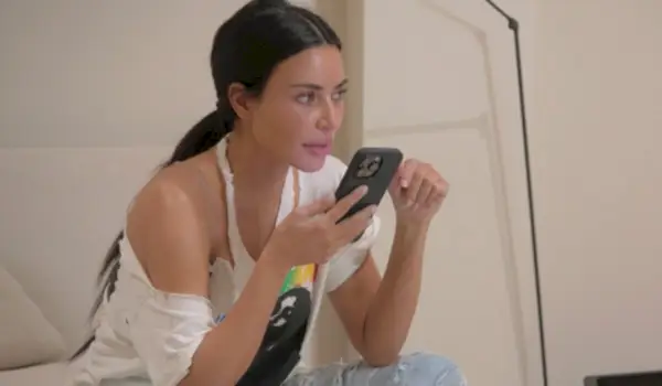 El chat grupal de Kim Kardashian, Not Kourtney, es malo, pero está justificado