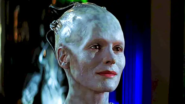 Alice Krige som Borg-dronningen i Star Trek: First Contact