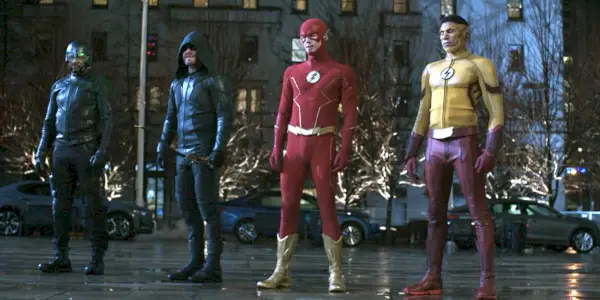 Spartan, Green Arrow, Flash og Kid Flash i The Flash sesong 9, episode 9