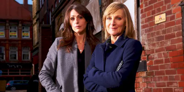 Suranne Jones som DC Bailey og Lesley Sharp som DC Scott i Scott & Bailey