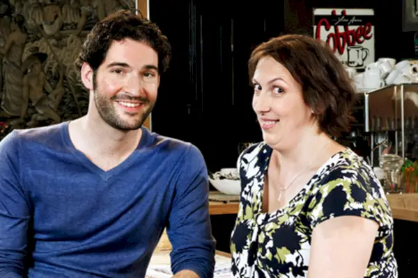 Ještě z Mirandy; Tom Ellis a Miranda Hart pózují vedle sebe