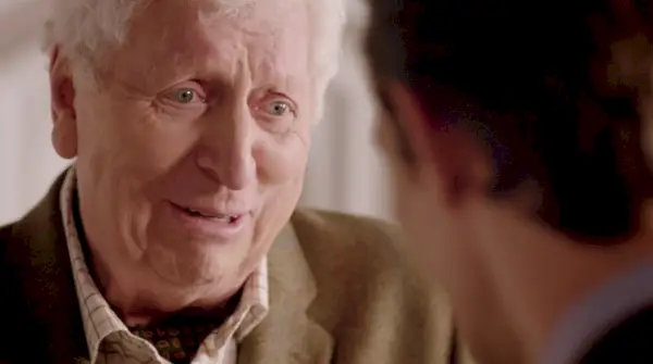 Tom Baker en tant que conservateur