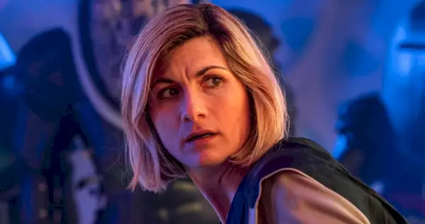 Jodie Whittaker jako třináctá doktorka vypadá nešťastně