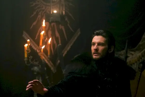 The Darkling, spilt av Ben Barnes, mens han dukker opp i andre sesong av Shadow and Bone på Netflix