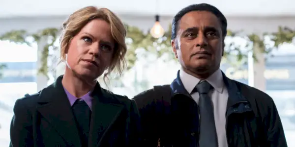 Sinéad Keenan i Sanjeev Bhaskar u filmu Nezaboravljeni