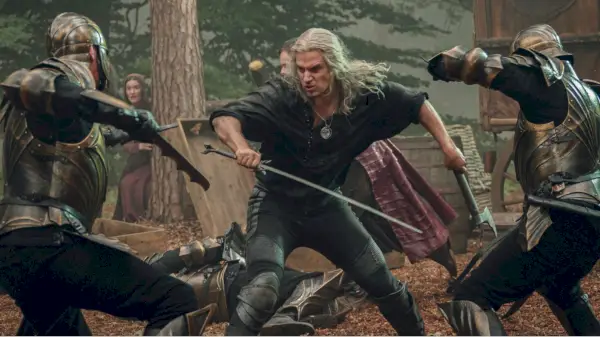 Henry Cavill lluita per última vegada com a Geralt a The Witcher.