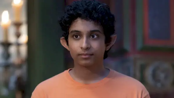 Aryan Simhadri kot Grover v Percyju Jacksonu in olimpijcih