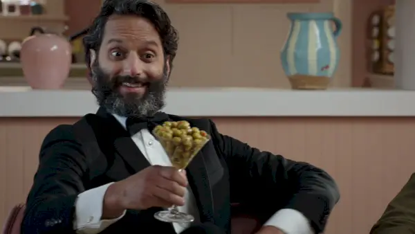 Jason Mantzoukas som Derek på det gode stedet