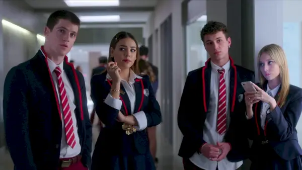 Danna Paola, Arón Piper, Ester Expósito ir Miguel Bernardeau filme „Elite“ (2018 m.)