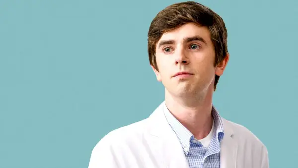 Freddie Highmore jako Dr. Shaun Murphy ve filmu Dobrý doktor