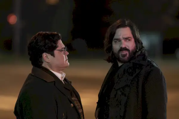 HVA VI GJØR I SKYGGEN -- A Night Out with the Guys -- Sesong 5, episode 2 (Sendes 13. juli) – Bildet (L-R): Harvey Guillén som Guillermo, Matt Berry som Laszlo. CR: Russ Martin: FX