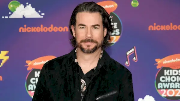 Pourquoi tout le monde parle de Jerry Trainor après « Quiet on Set »