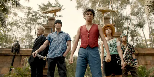 Yksi kappale. (L to R) Taz Skylar Sanjina, Mackenyu Arata Roronoa Zorona, Iñaki Godoy Monkey D. Luffynä, Emily Rudd Namina, Jacob Romero Gibson Usoppina One Piecen kaudella 1. Cr. Netflixin luvalla © 2023