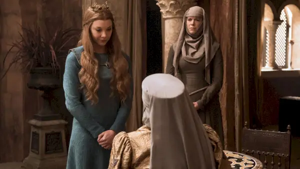 Margaery Tyrell (Natalie Dormer) und Septa Unella (Hannah Waddingham) in